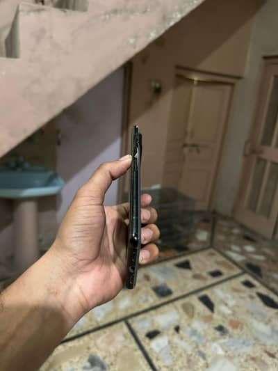 pixel 6 pro hai 10/8 hai panel change hai Baki sab ok hai