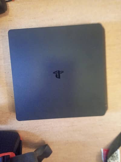 Ps4 slim 1TB very good condition