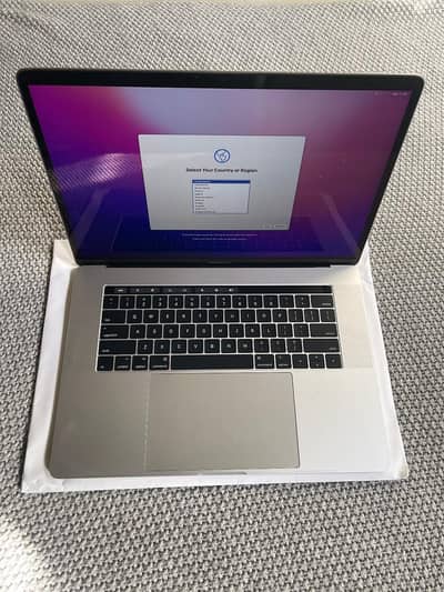 Macbook pro 2017 Touch bar i7 16/500