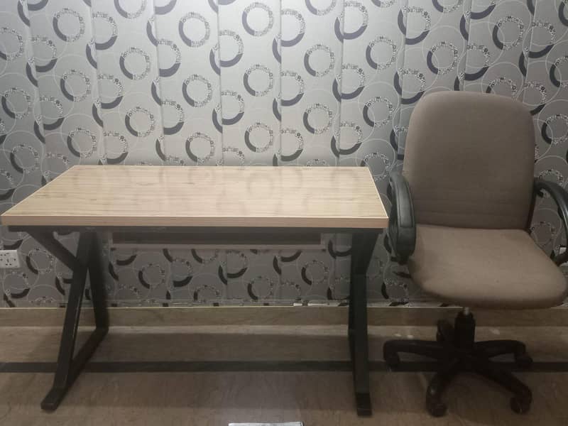 computer table and chair 0