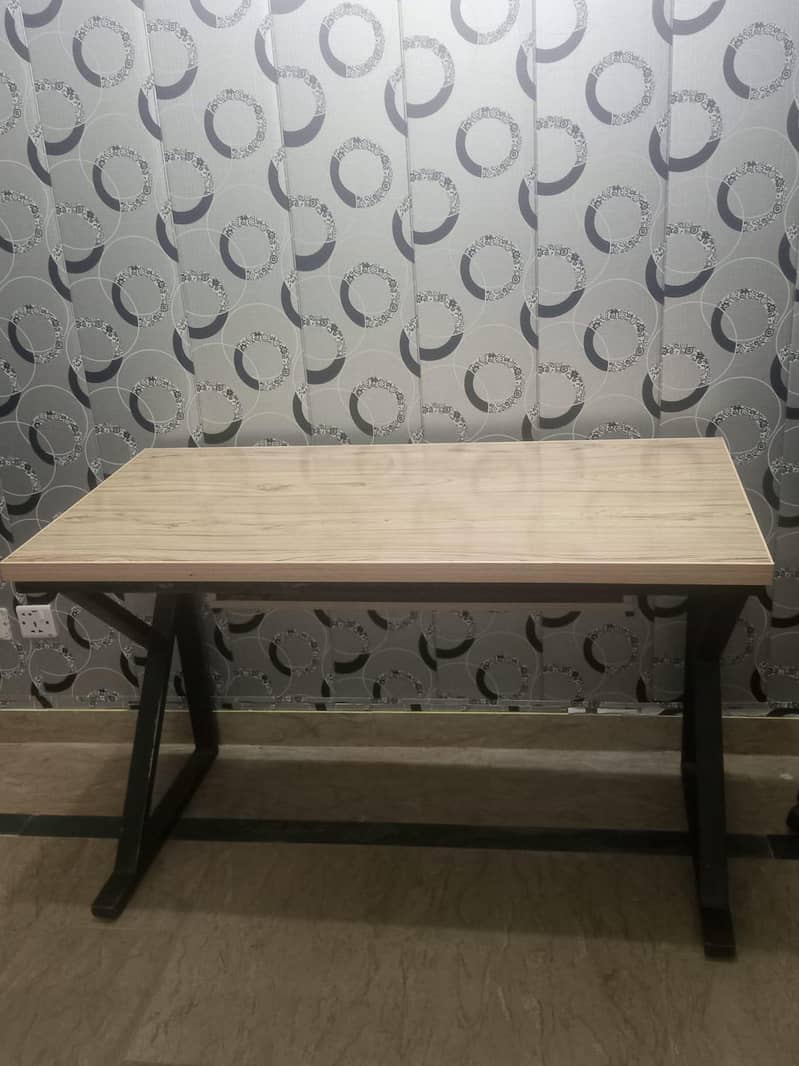 computer table and chair 1