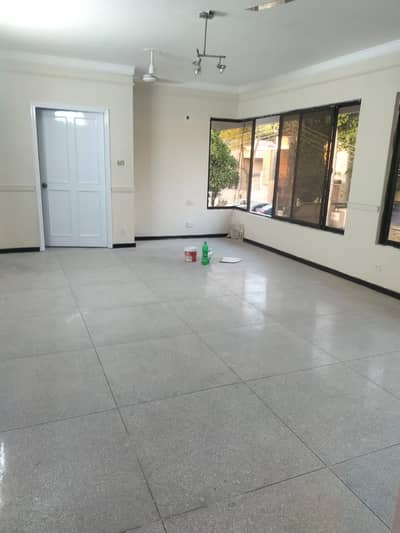 Prime Location Of Gulberg 5 Aziz Avenue Main Canal Road 1 Kanal Office For Rent Best For Office