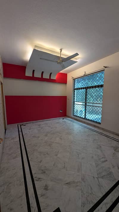10 MARLA HOUSE FOR RENT SEPREAT UPER PORTION MADINA TOWN NEAR SUSAN ROAD
