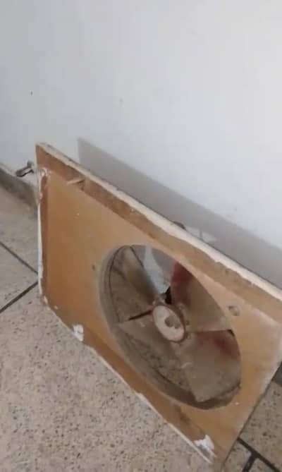 pedestal and exhauste fan