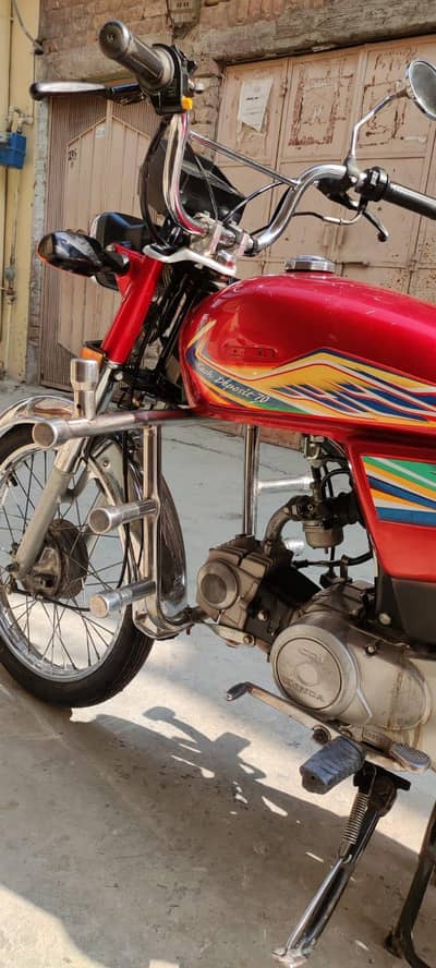 10/10 condition ha 1 paise ka Kam bhi nhi full garente hy only serious