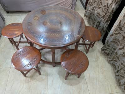 Center table with 6 sitting stools