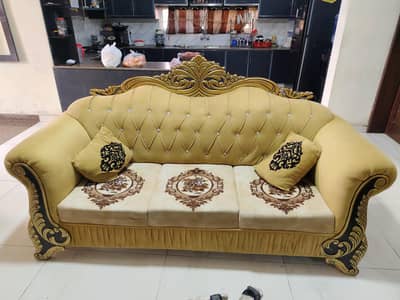 sofa set available for sale