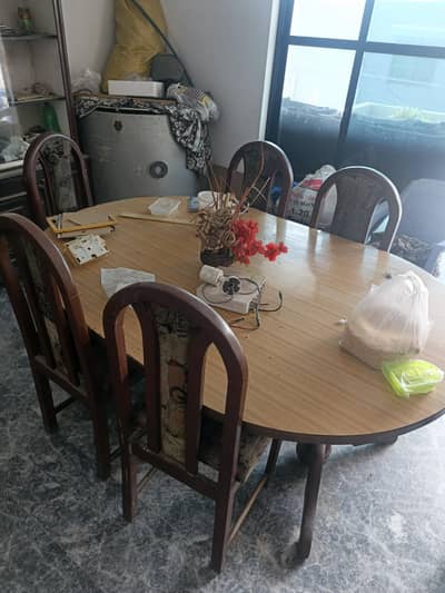 6 chair dining table in good condition