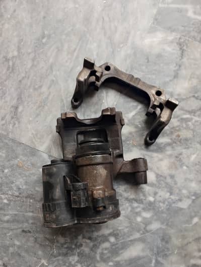 Honda civic 18 model ka left hand side back wheel calliper