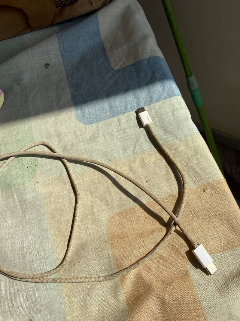 2 apple cables 0