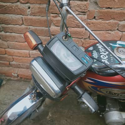 just one hand use ha gr k istamal k liya hi use ki ha achi condition h