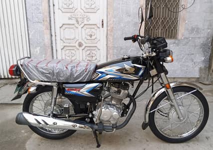 Honda CG 125 Model 2025 mint condition only 5100 km driven