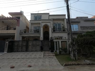 Buying A Prime Location House In Formanites Housing Scheme - Block N Lahore?