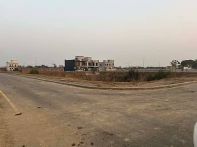 FACING PARK PLOT NO 845 FOR SALE IN ALAMGIR BLOCK BAHRIA TOWN LAHORE.