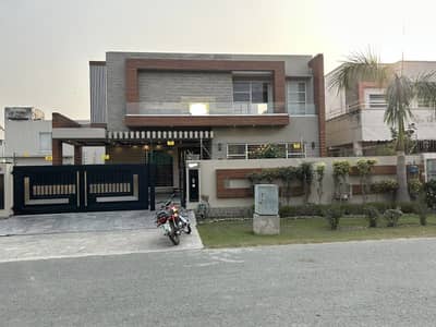 1 Kanal Modern Design House at Very Attractive Price Prime Location