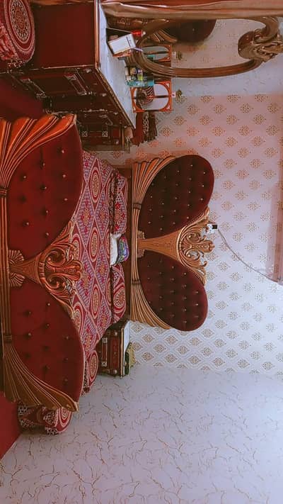 bed,dressing table,show case