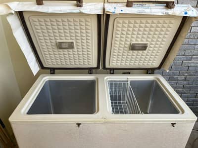 Two Door Dawlance Freezer