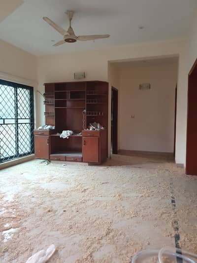 10 MARLA PORTION AVAILABLE FOR RENT