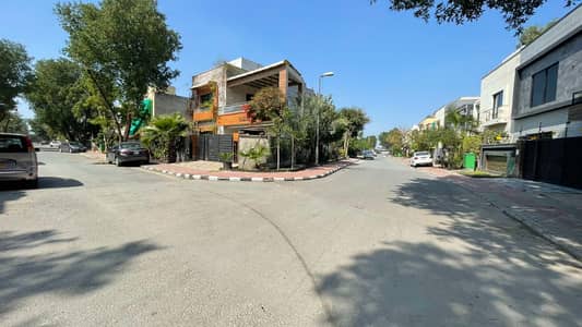 BUILDER LOCATION PLOT NO 286 FOR SALE IN NARGIS BLOCK.