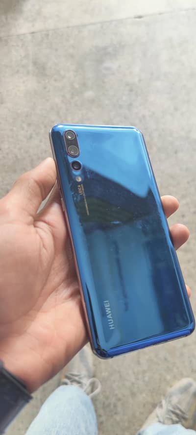 huawei p20 pro 6/128 gb watsapp contact 03267914790
