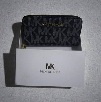 Trendy and stylish ladies handbags and purses