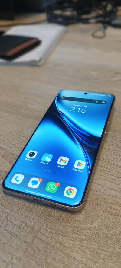 Vivo x200 Pro 16gb ram. 512 memory