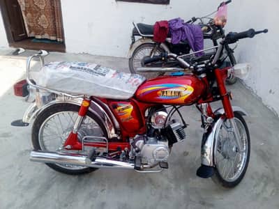 Yamaha YB100 Royal new condition just buy and use check condition