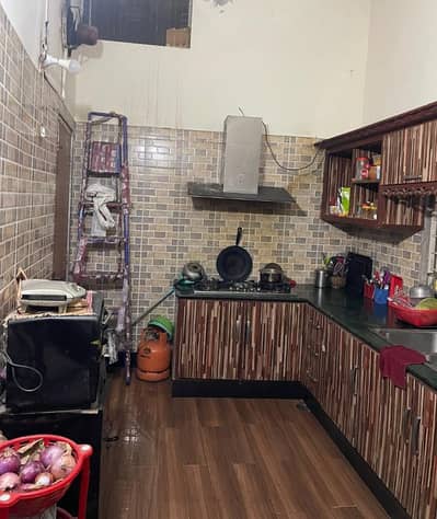 10 marla beautiful 2nd floor for rent allama iqbal town lahore