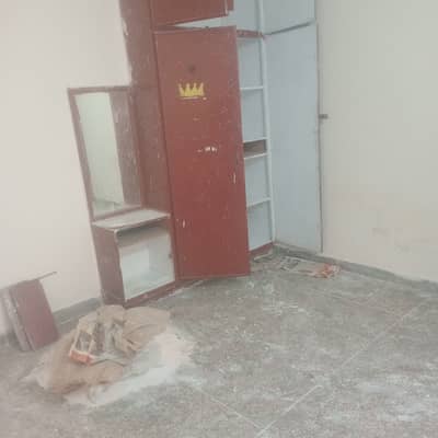 Gulbarg 3 near BHAWARA MARKET 4 MARLA UPER LOCK LOWER PORTION 1 BAD FOR RENT