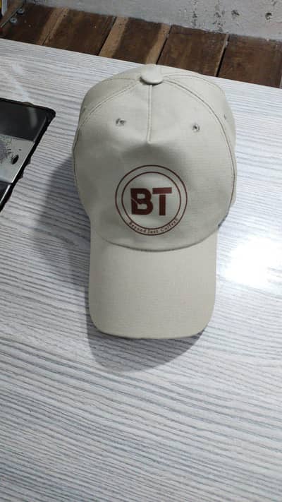 hamse har trha ki cap or uniform banwaye