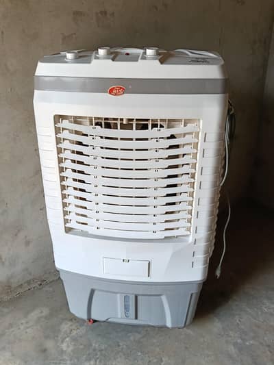 Like New Air Cooler – Copper Motor – Extra Cooling Pads Included
