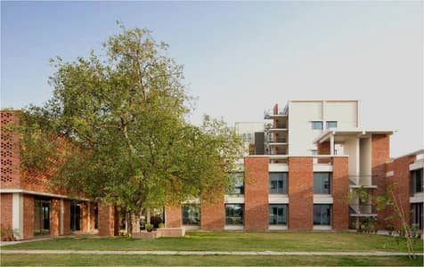 105,000 sqft Big College, University Building Park Road chak shehzad available