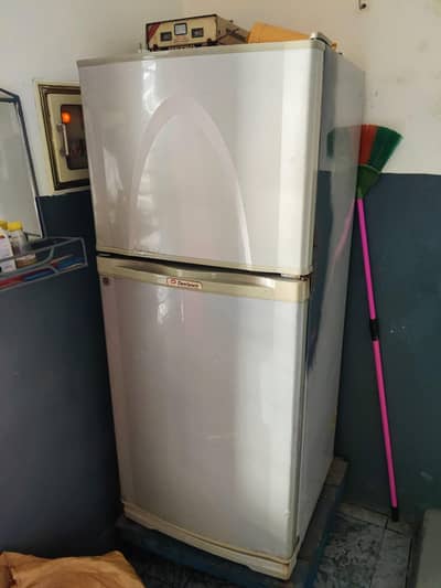 Dowlence Used Rafrigrator for sale
