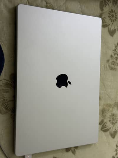 MacBook Pro 16 Inch 16GB/512GB M2 Pro Silver