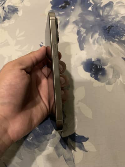 iPhone 15 Pro Max  256GB 1+ eSIM  NATURAL TITANIUM