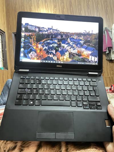 Core i7  6th generation 8 GB Ram  256 GB SSD. 4GB Graphics Card