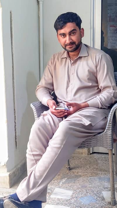 iss bndy ko job ki zrurat ha. . FA Kiya hwa ha. . hardworking ha plz isy j