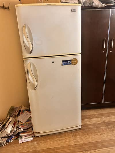 Lg big size fridge available for urgent sale