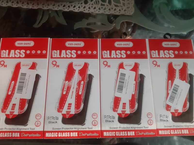 iPhone pro max  screen protector alignment tool 2