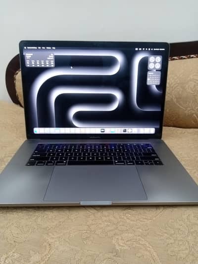 macbook pro 2019 15 inch display i7  16/256gb nvme