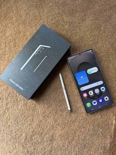Samsung S 25 Ultra with box and cable