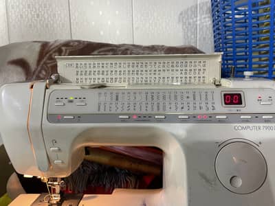 One hand used machine very reliable singer computer 7900dx