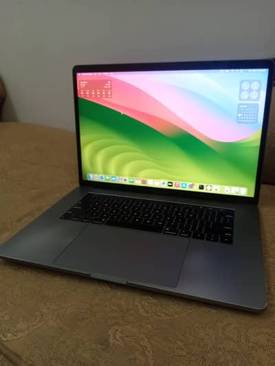 macbook pro 2019 16/256gb  15.4 inch display model 4gb decided