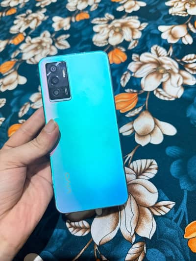  Vivo V23e – 256GB / 8GB RAM