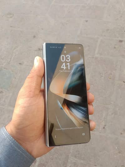 Bari sacreen off hai.  baki sab koch okay hay 12,512gb  z fold 4