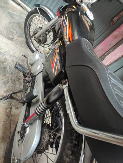 Honda 125.2018model  black color all ok bayomatruci on the sport