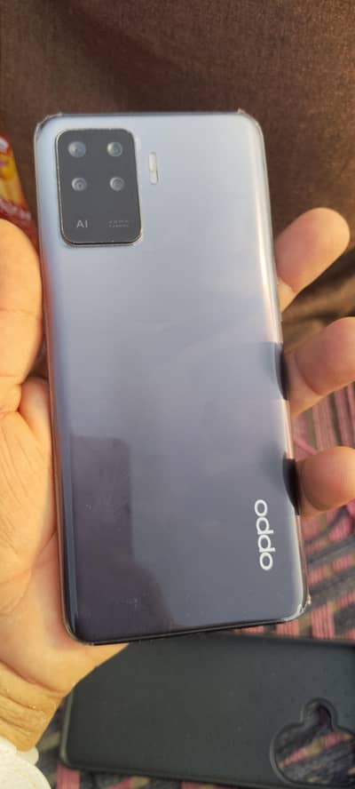 yes I am selling my phone