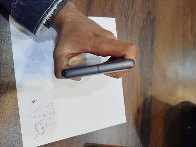 Google pixel 7.    SIM working 3