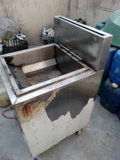 "32 Litre Heavy-Duty Stainless Steel Commercial Fryer Machine.