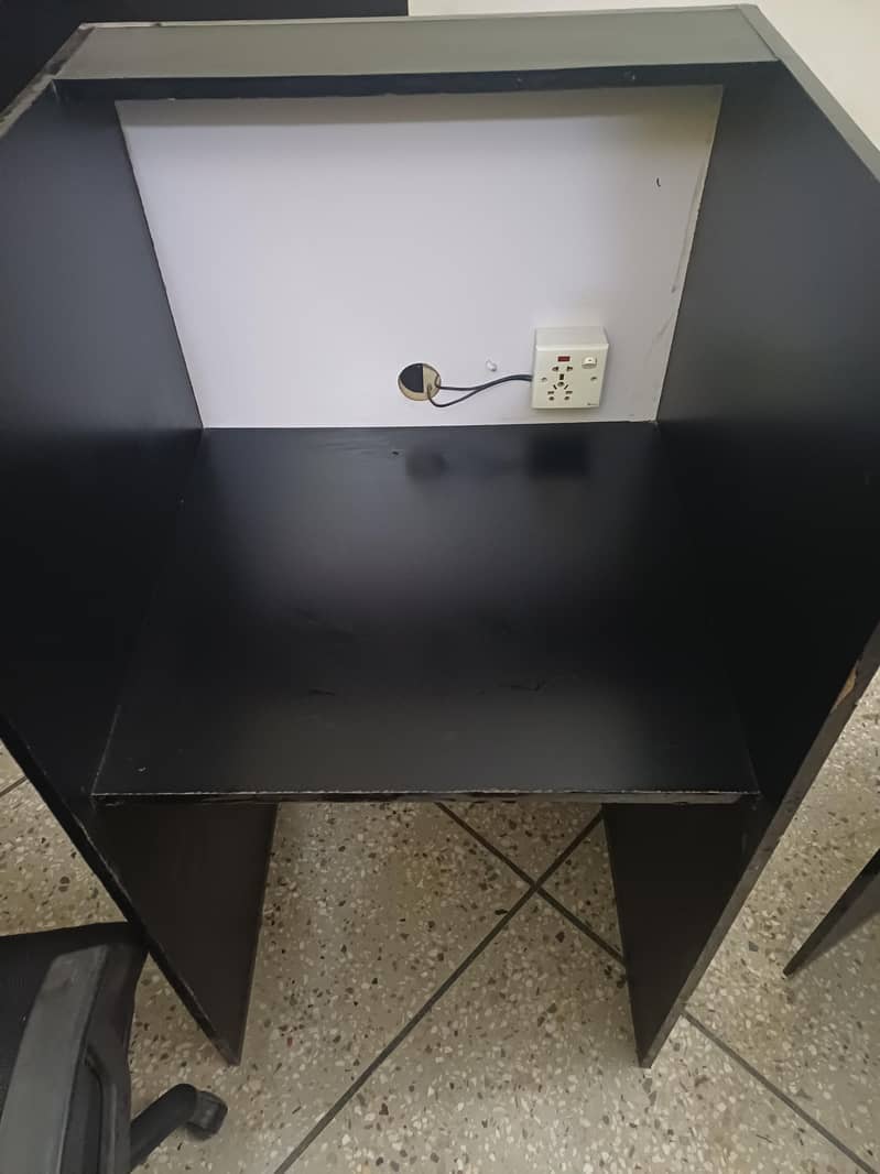 Workstation cubicles / tables 0
